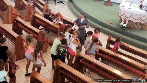 Gyermekek a templomban